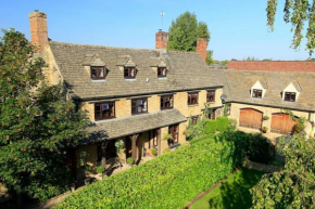 Lyne House Ideal for a celebration or reunion